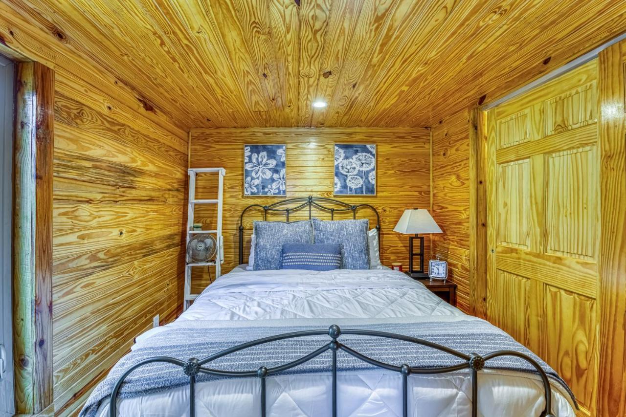 The Gemini-A Dreamy, Waterfront Tiny Cabin Rogersville Zewnętrze zdjęcie